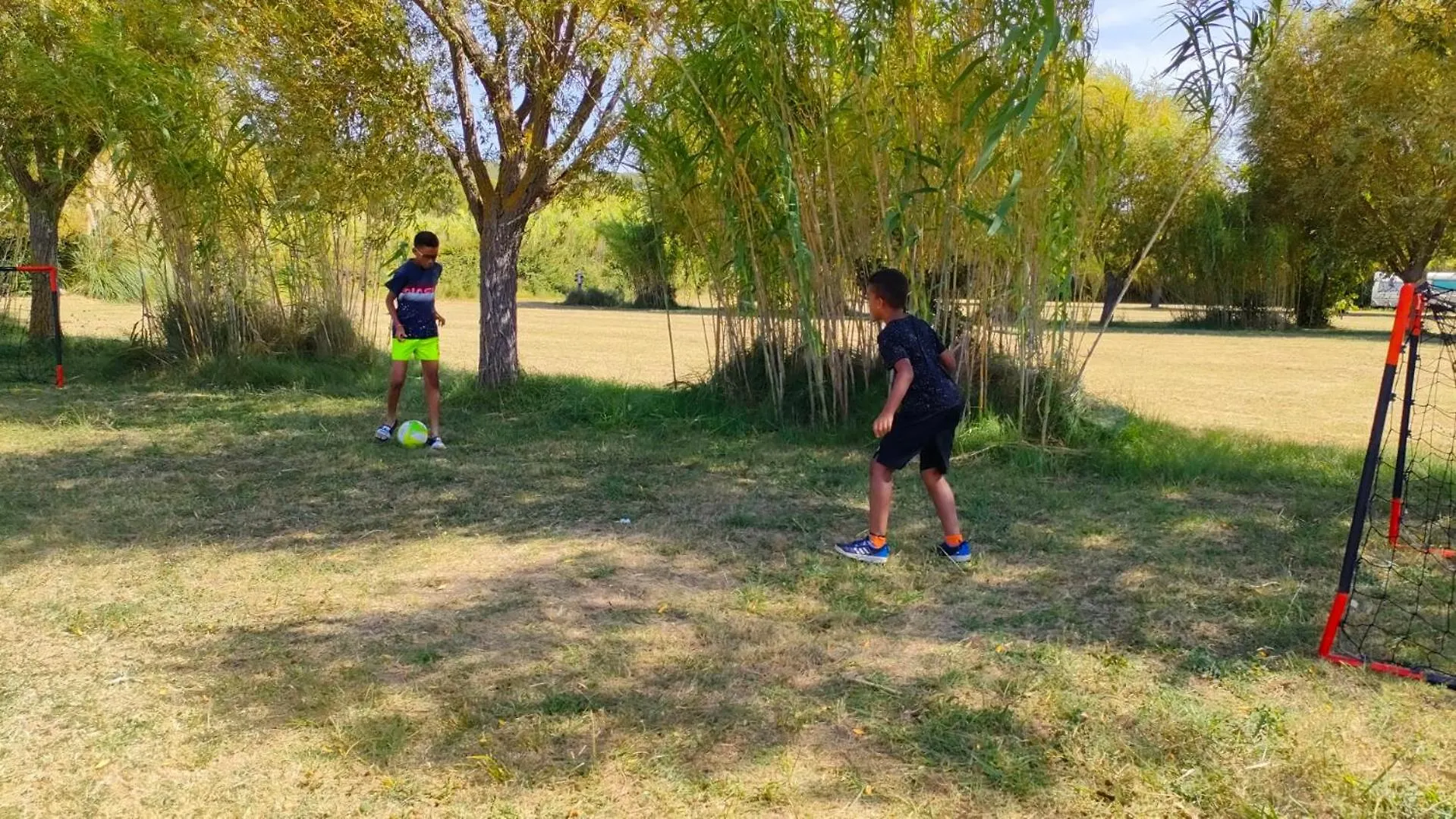 Camping Tikayan Felix De La Bastide Saint-Mitre-les-Remparts Frankreich