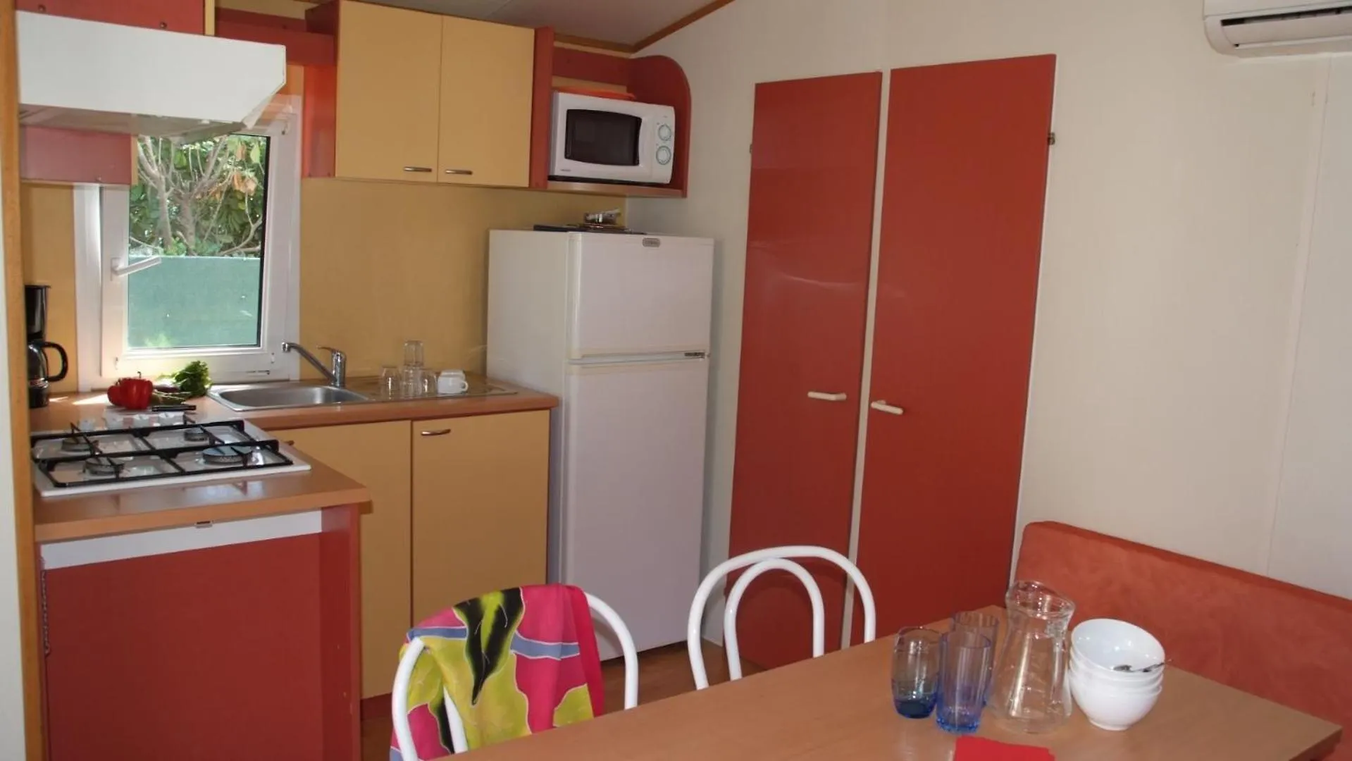 Camping Tikayan Felix De La Bastide Saint-Mitre-les-Remparts 0*,  Frankreich
