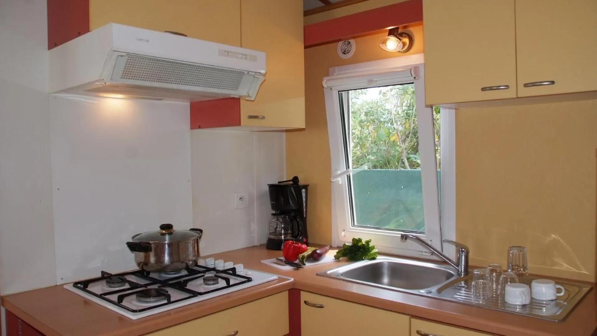 Camping Tikayan Felix De La Bastide Saint-Mitre-les-Remparts Frankreich